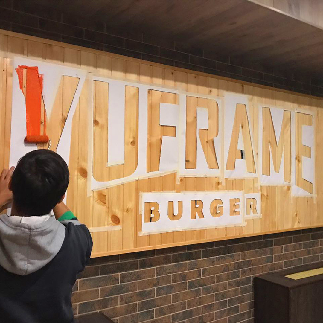 Роспись стен в Yuframe Burger